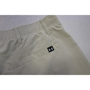 Under Armour Golf Shorts HeatGear Loose Beige Flat Athletic 9" INS Mens Sz 40
